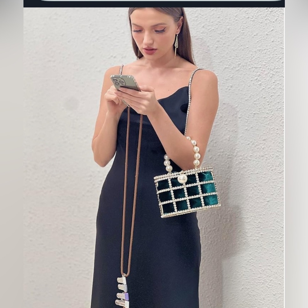 Elegant Pearl-Embellished Green Handbag ๐๐ - Picture 4 of 16